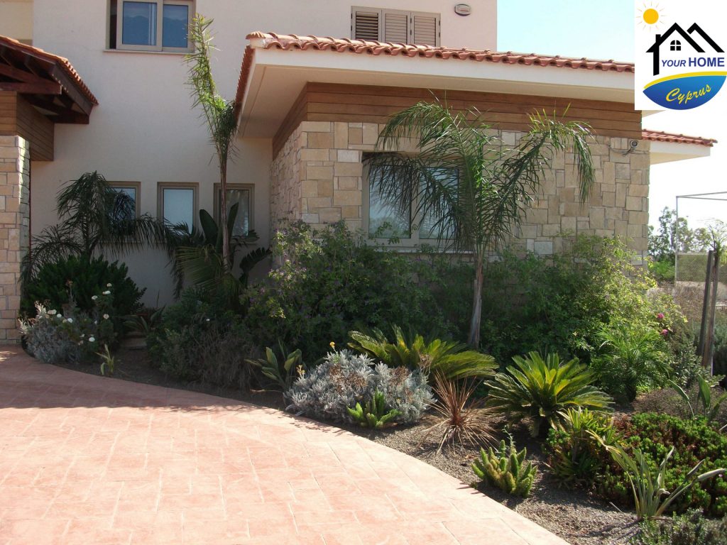 ER793: 7 Bedroom Villa, Protaras w/Title Deeds